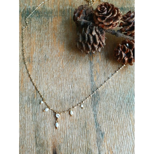 Hanka IN kaklo papuošalas su perlais